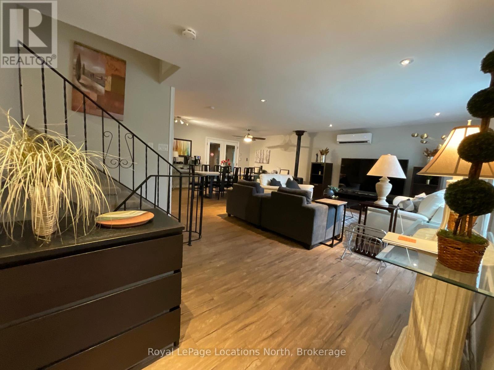 184 Dunkerron Avenue, Wasaga Beach, Ontario  L9Z 2G8 - Photo 8 - S12459071