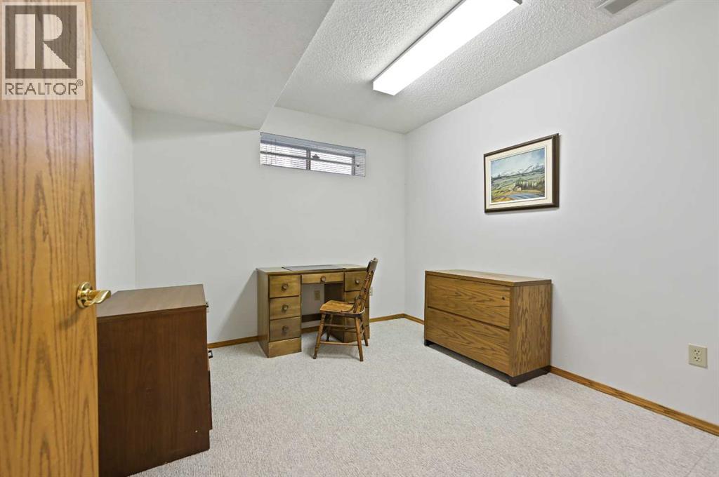 127 Douglasbank Court Se, Calgary, Alberta  T2Z 2C3 - Photo 28 - A2254677