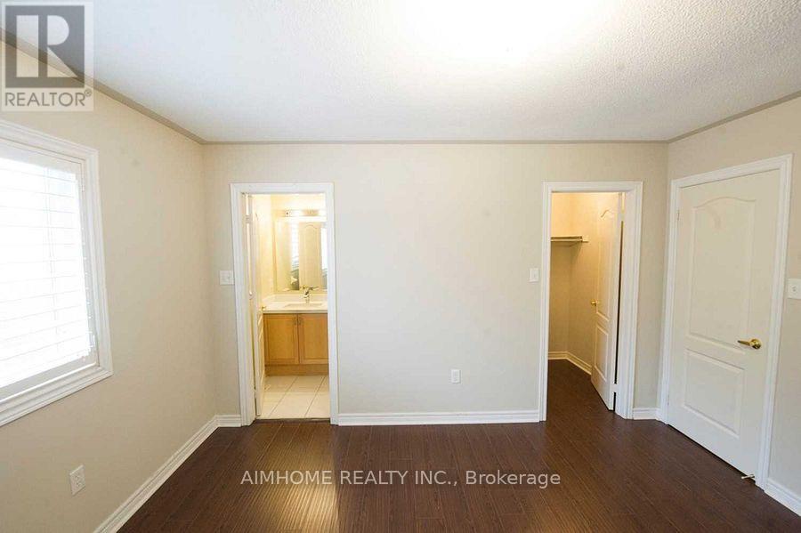 31 Marble Bridge Drive, Richmond Hill, Ontario  L4E 4K5 - Photo 11 - N12482496