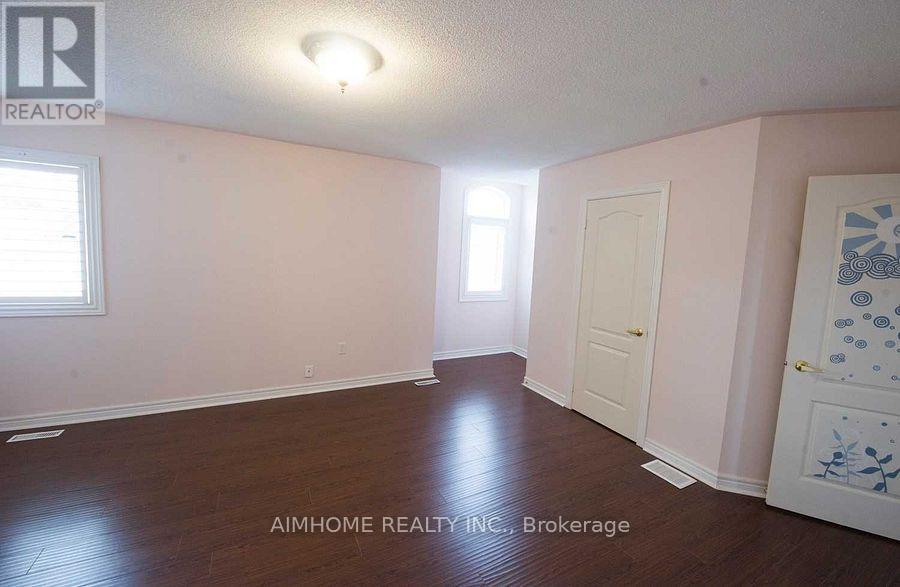 31 Marble Bridge Drive, Richmond Hill, Ontario  L4E 4K5 - Photo 12 - N12482496