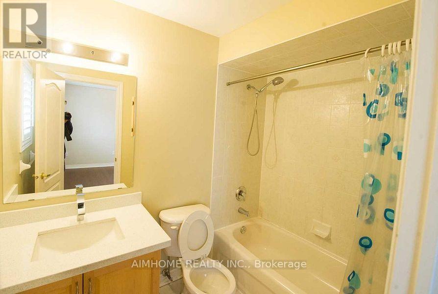 31 Marble Bridge Drive, Richmond Hill, Ontario  L4E 4K5 - Photo 13 - N12482496