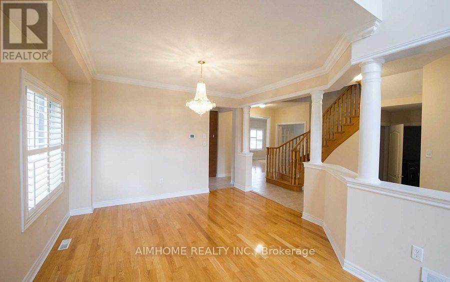 31 Marble Bridge Drive, Richmond Hill, Ontario  L4E 4K5 - Photo 3 - N12482496