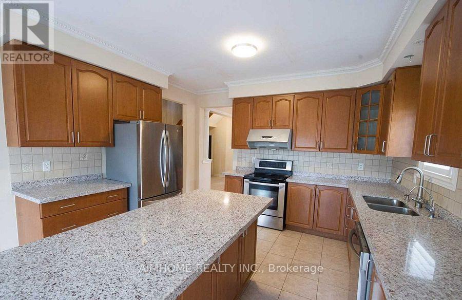 31 Marble Bridge Drive, Richmond Hill, Ontario  L4E 4K5 - Photo 4 - N12482496