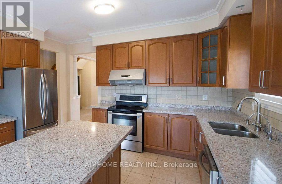 31 Marble Bridge Drive, Richmond Hill, Ontario  L4E 4K5 - Photo 5 - N12482496