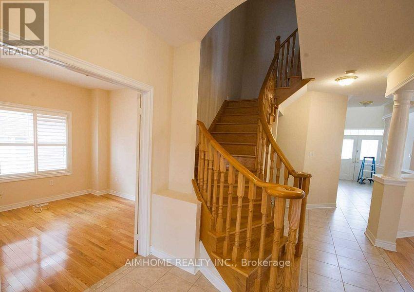 31 Marble Bridge Drive, Richmond Hill, Ontario  L4E 4K5 - Photo 6 - N12482496