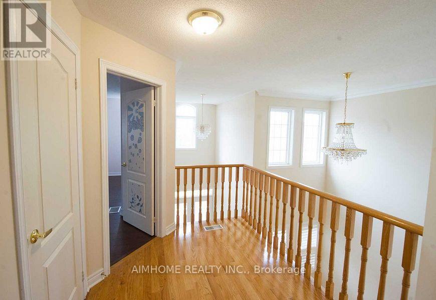 31 Marble Bridge Drive, Richmond Hill, Ontario  L4E 4K5 - Photo 7 - N12482496