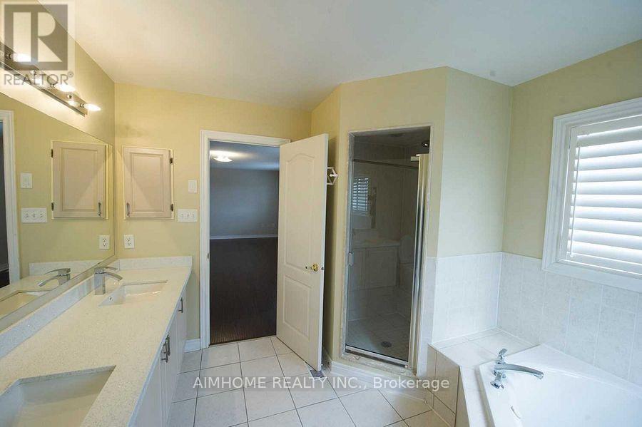 31 Marble Bridge Drive, Richmond Hill, Ontario  L4E 4K5 - Photo 8 - N12482496