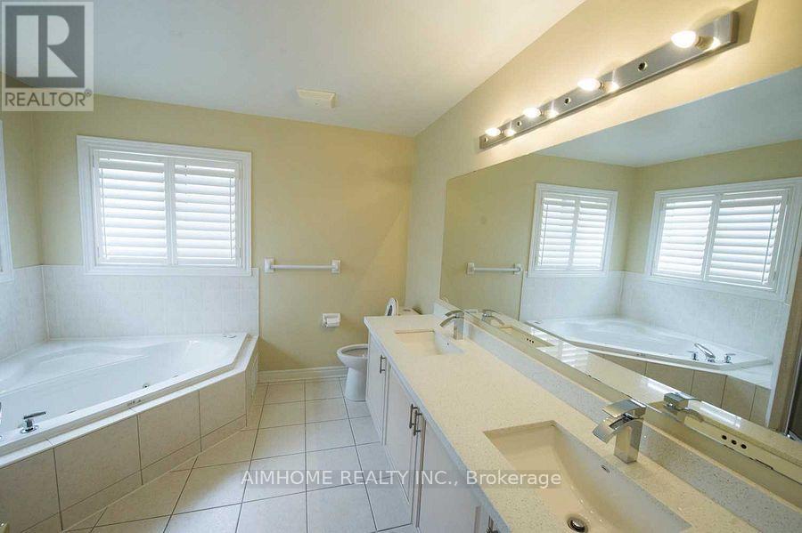 31 Marble Bridge Drive, Richmond Hill, Ontario  L4E 4K5 - Photo 9 - N12482496