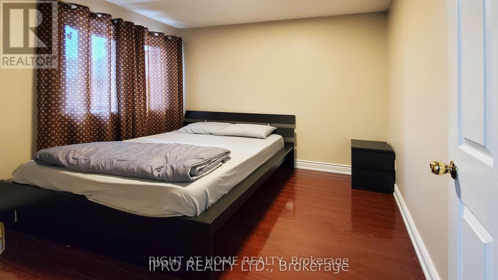 Main - 5060 Moulin Rouge Crescent, Mississauga, Ontario  L5V 1R4 - Photo 10 - W12482507