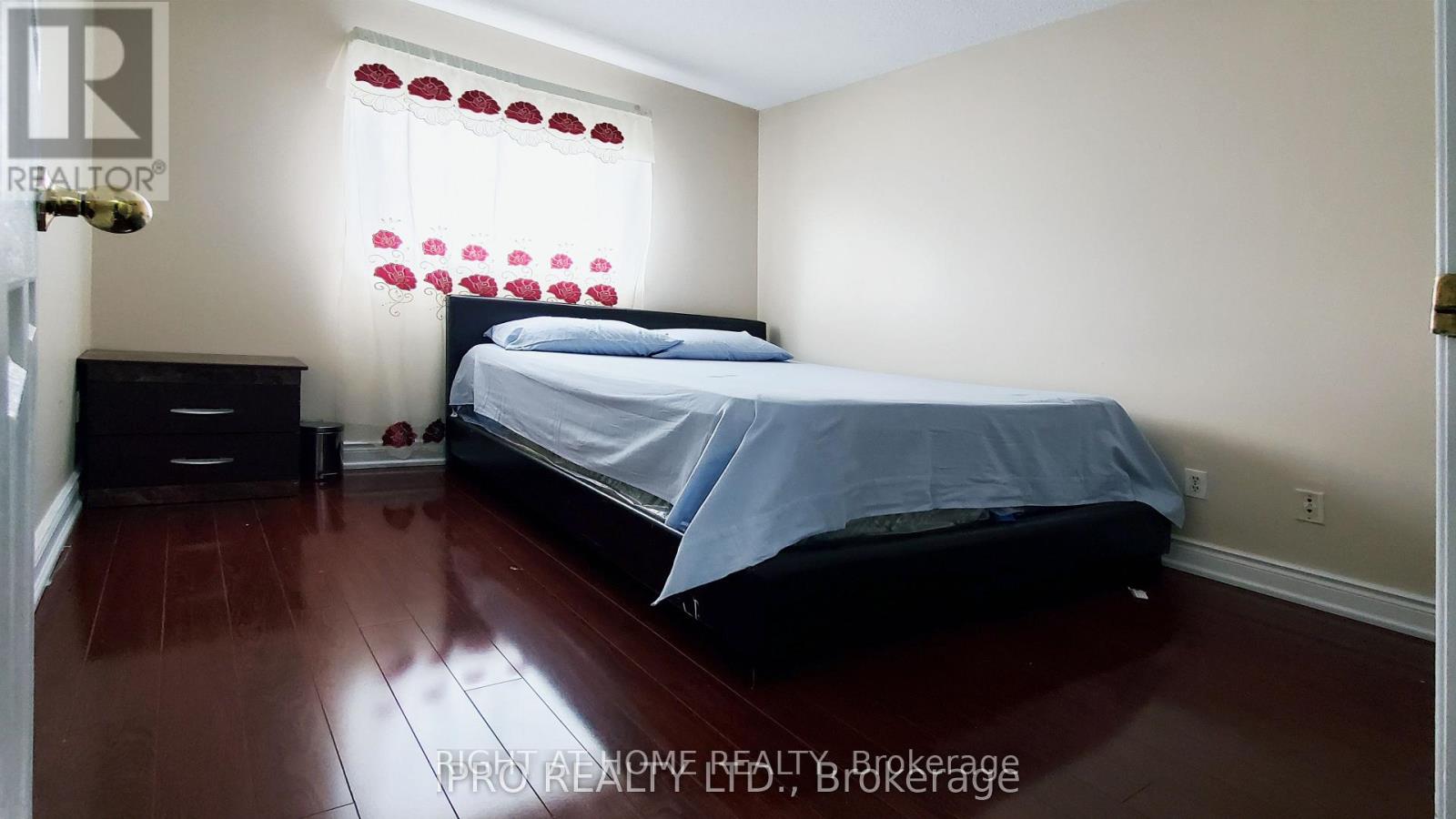 Main - 5060 Moulin Rouge Crescent, Mississauga, Ontario  L5V 1R4 - Photo 11 - W12482507