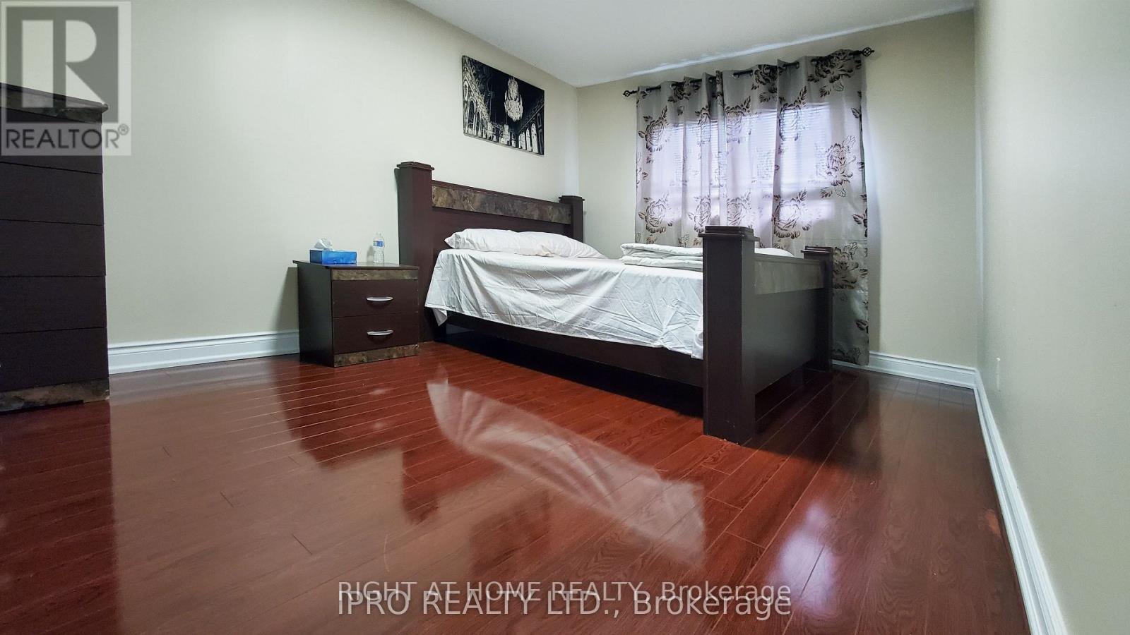 Main - 5060 Moulin Rouge Crescent, Mississauga, Ontario  L5V 1R4 - Photo 12 - W12482507