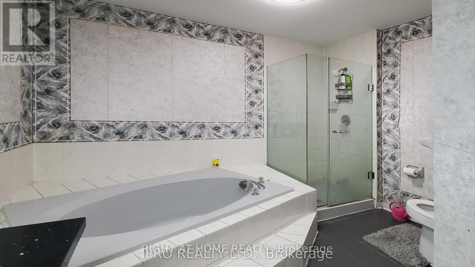 Main - 5060 Moulin Rouge Crescent, Mississauga, Ontario  L5V 1R4 - Photo 16 - W12482507