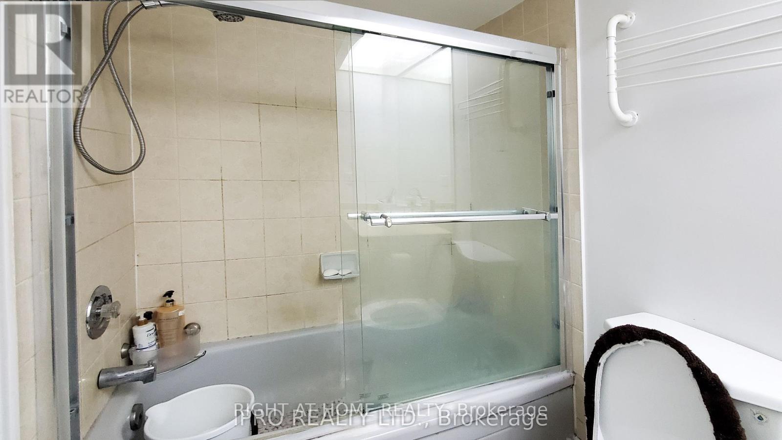 Main - 5060 Moulin Rouge Crescent, Mississauga, Ontario  L5V 1R4 - Photo 17 - W12482507