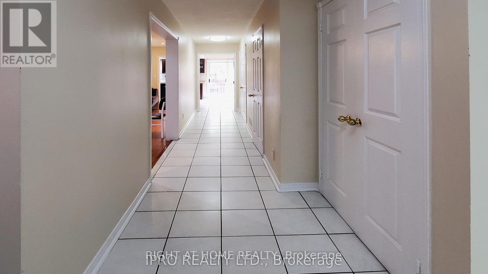 Main - 5060 Moulin Rouge Crescent, Mississauga, Ontario  L5V 1R4 - Photo 2 - W12482507