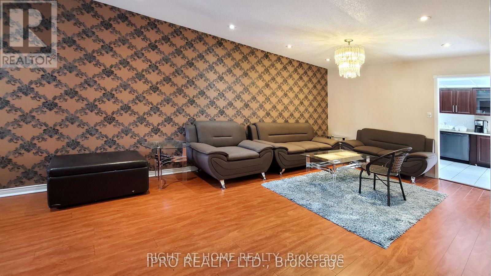 Main - 5060 Moulin Rouge Crescent, Mississauga, Ontario  L5V 1R4 - Photo 4 - W12482507