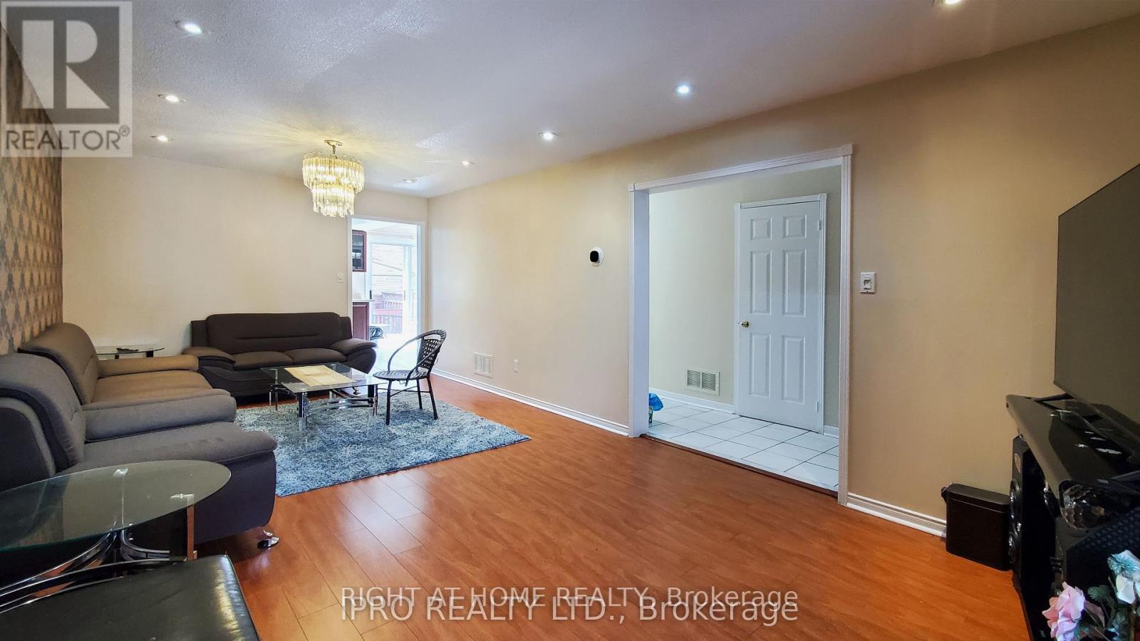 Main - 5060 Moulin Rouge Crescent, Mississauga, Ontario  L5V 1R4 - Photo 5 - W12482507