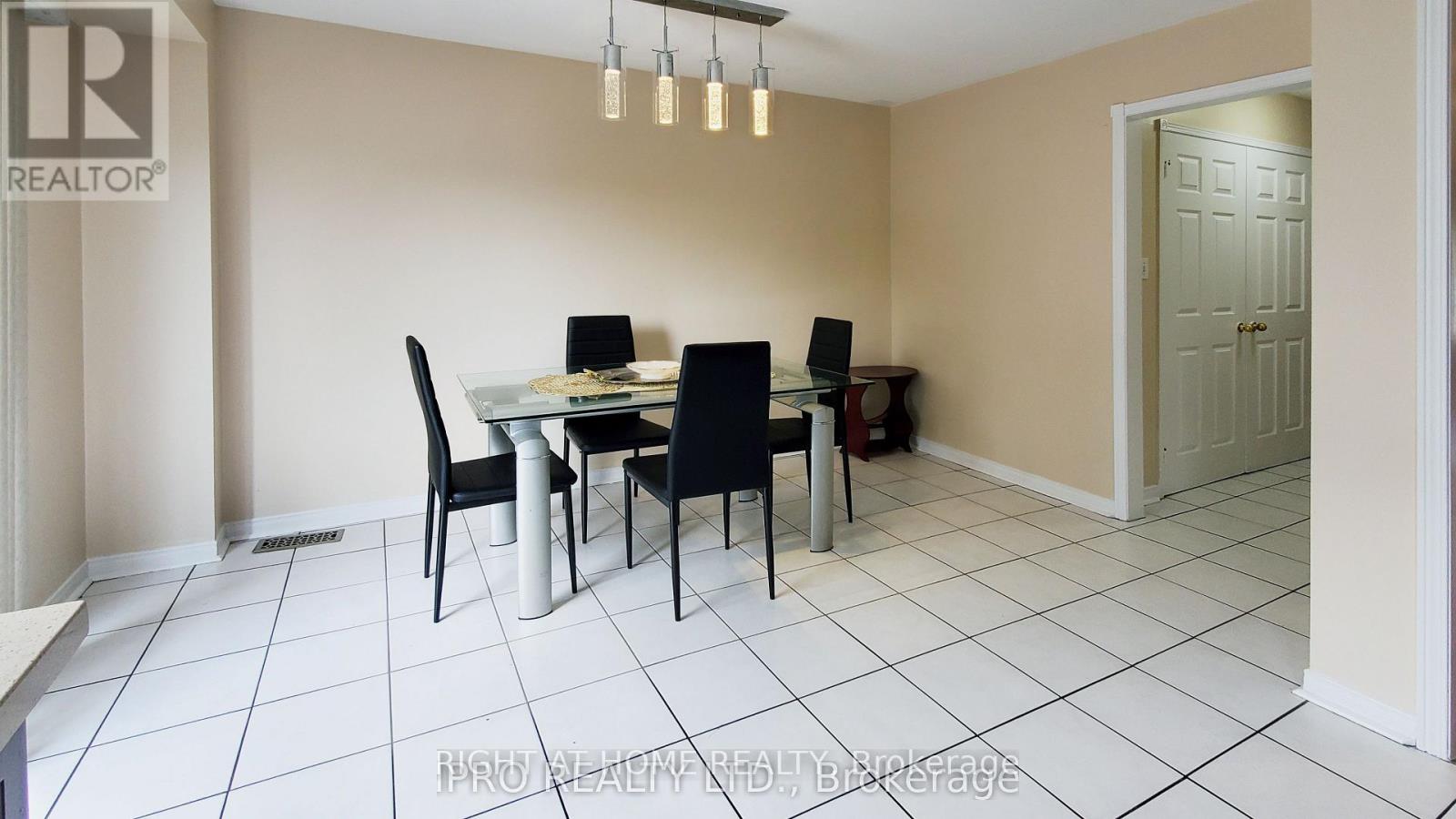 Main - 5060 Moulin Rouge Crescent, Mississauga, Ontario  L5V 1R4 - Photo 7 - W12482507
