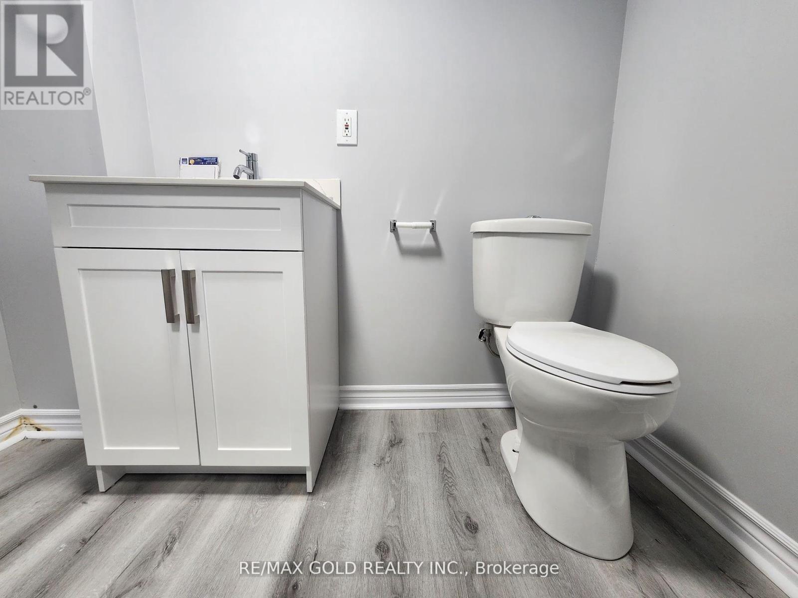 27 Heather Road, Hamilton, Ontario  L8K 3V9 - Photo 7 - X12482494
