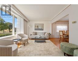 76 LAWNSIDE DRIVE, Toronto, Ontario