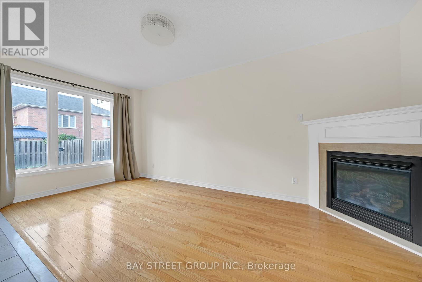 8 Carrier Crescent, Vaughan, Ontario  L6A 0T9 - Photo 10 - N12482511