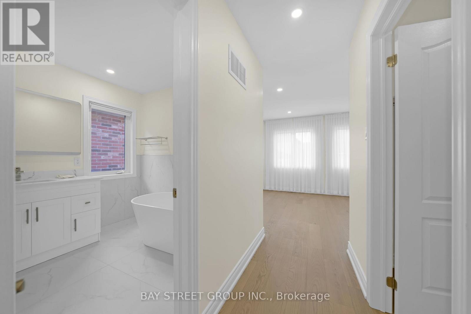 8 Carrier Crescent, Vaughan, Ontario  L6A 0T9 - Photo 17 - N12482511