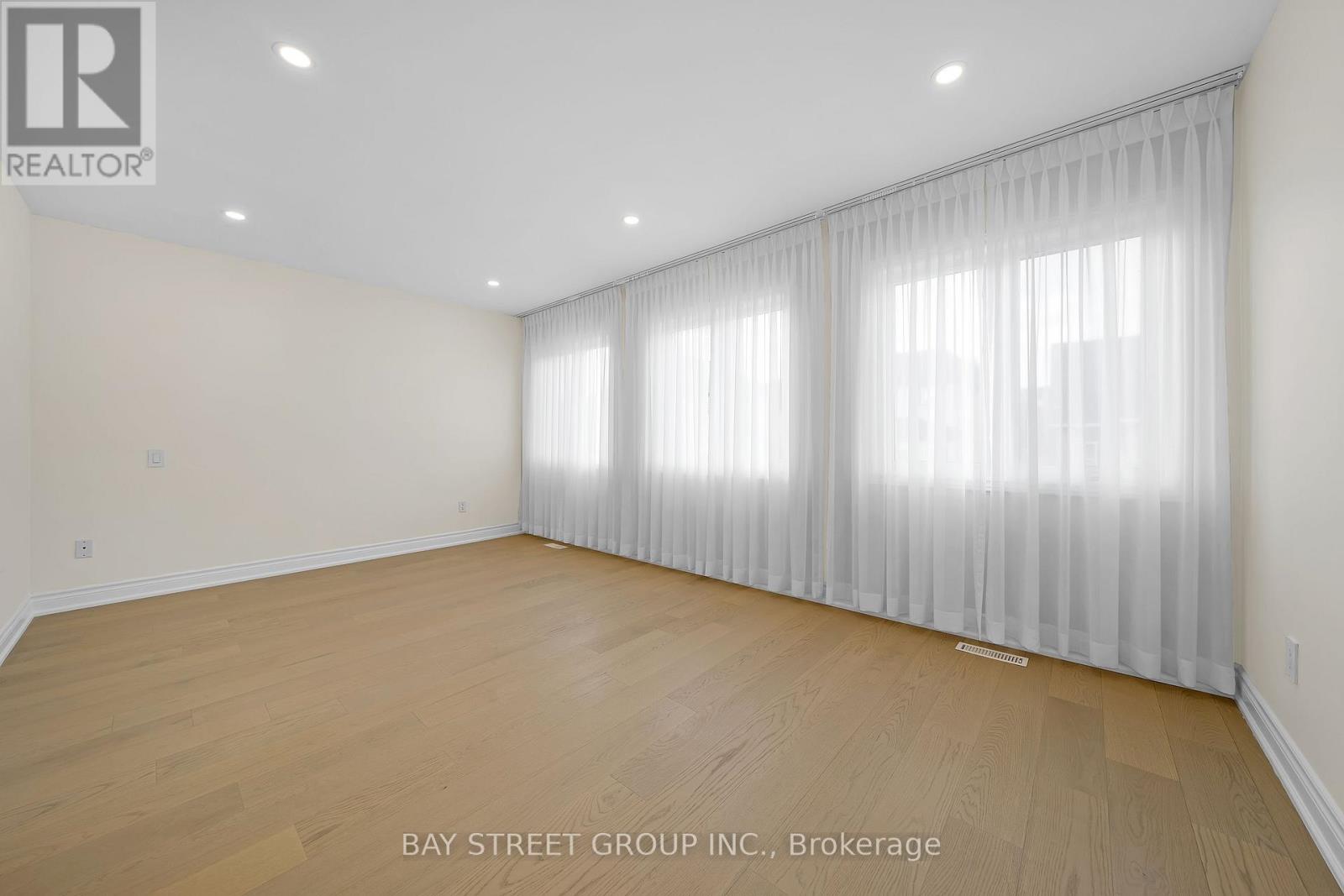 8 Carrier Crescent, Vaughan, Ontario  L6A 0T9 - Photo 18 - N12482511