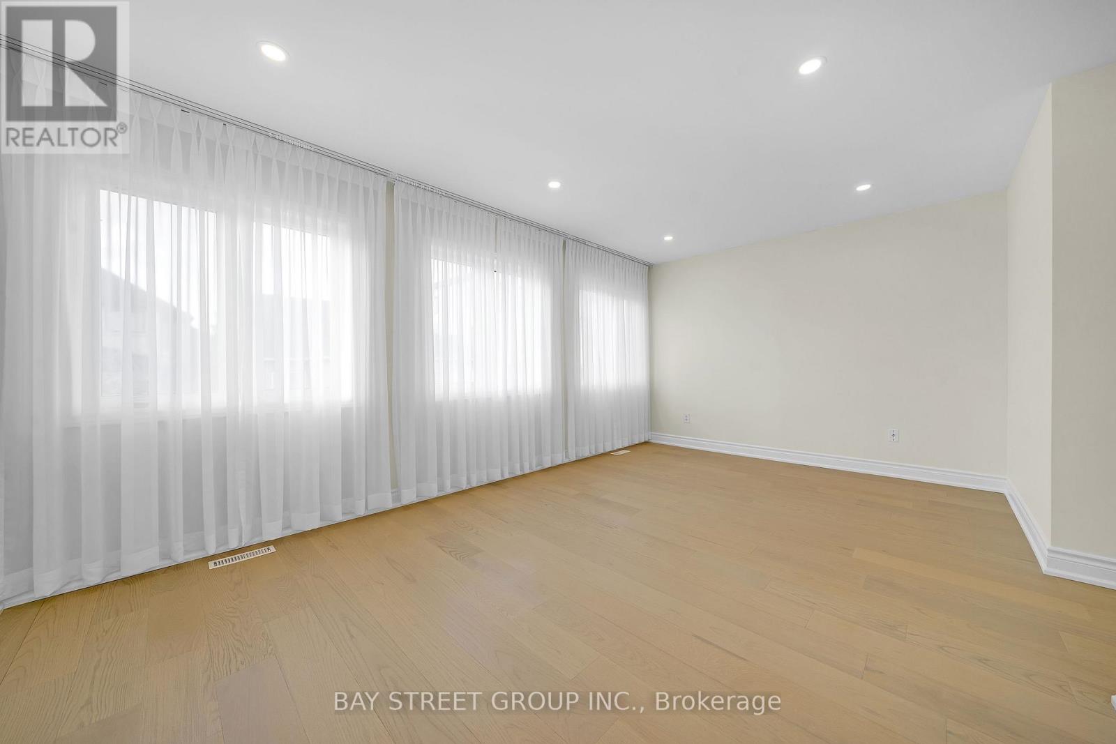 8 Carrier Crescent, Vaughan, Ontario  L6A 0T9 - Photo 19 - N12482511