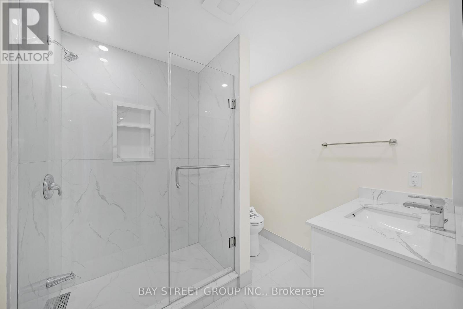 8 Carrier Crescent, Vaughan, Ontario  L6A 0T9 - Photo 24 - N12482511