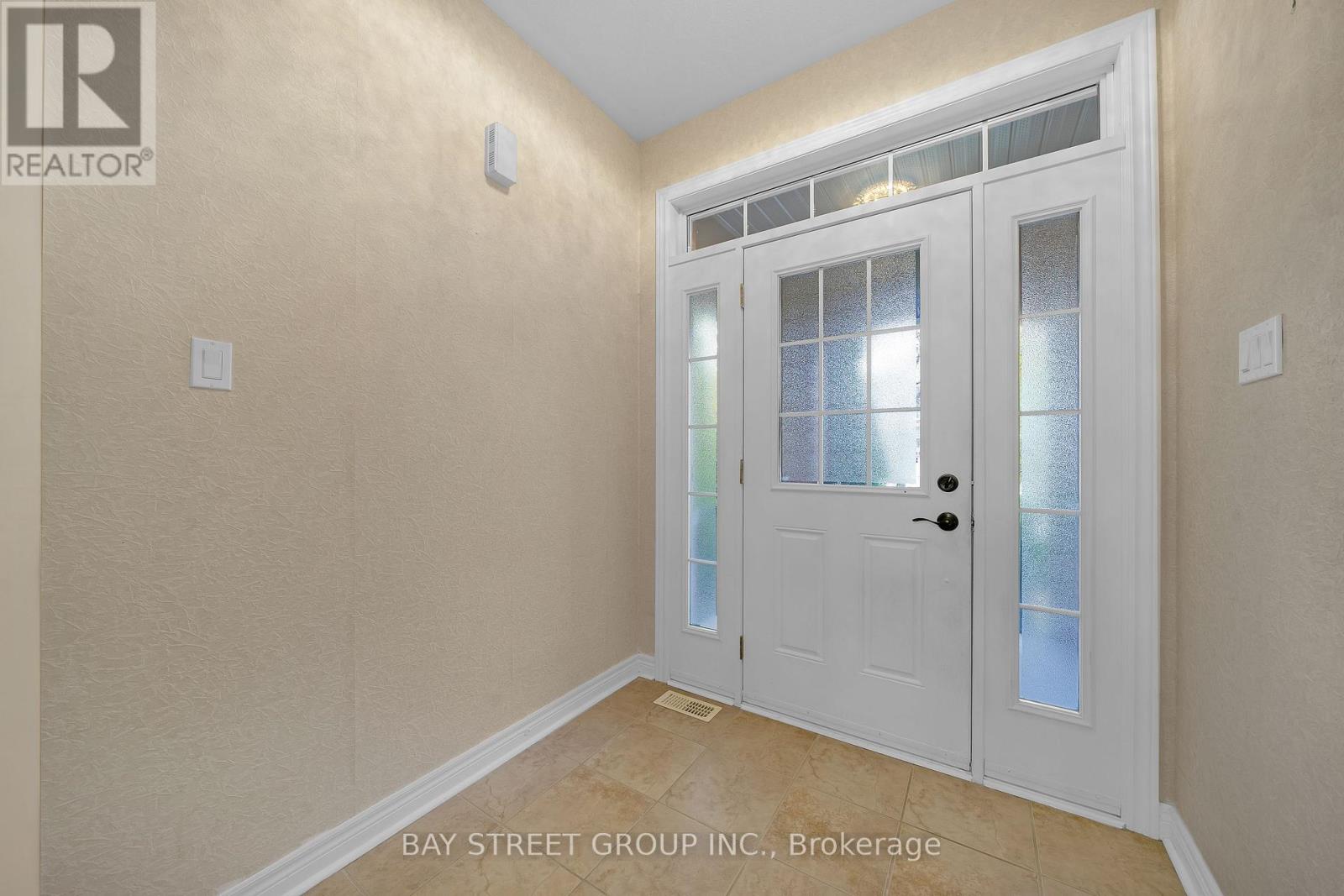 8 Carrier Crescent, Vaughan, Ontario  L6A 0T9 - Photo 4 - N12482511