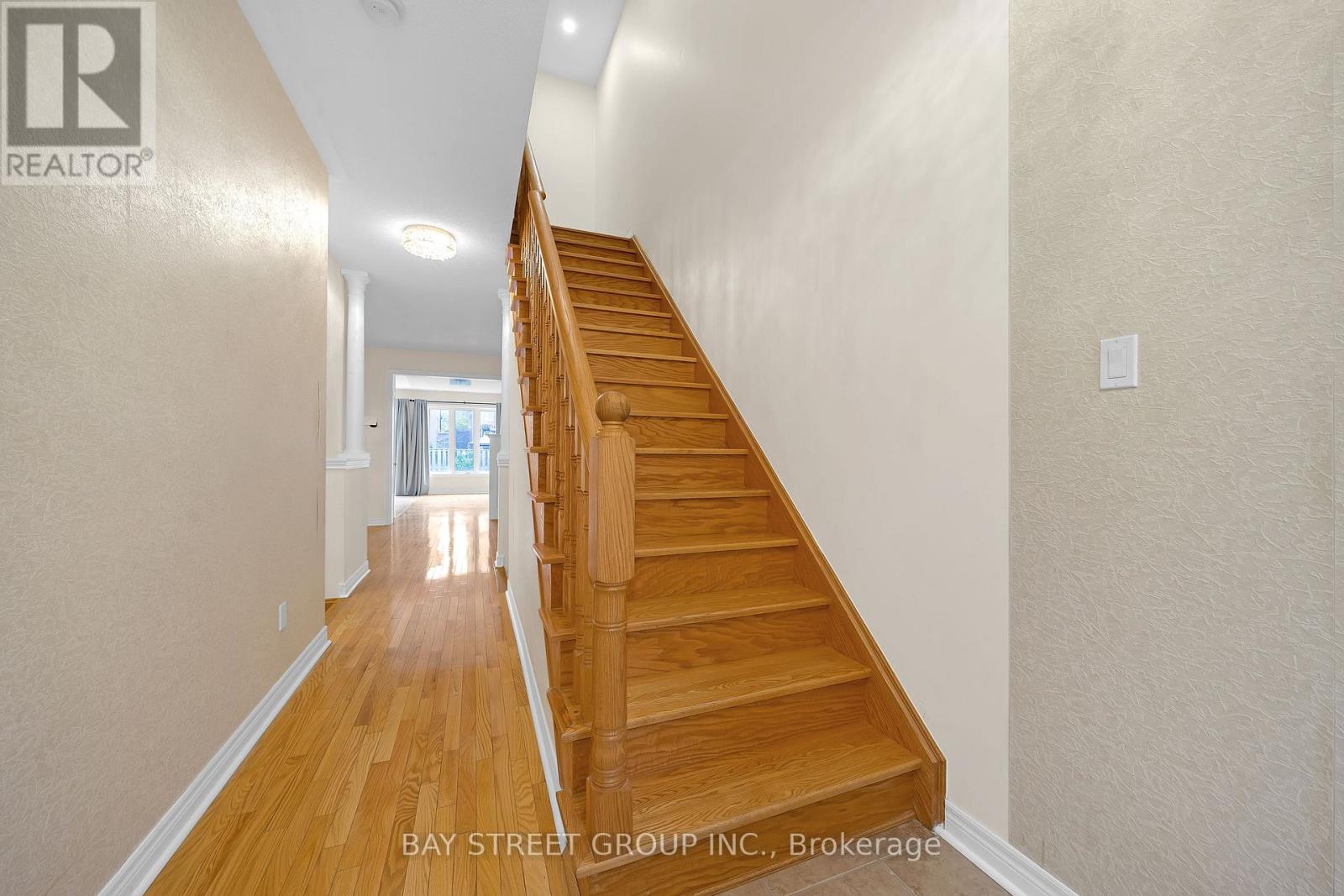 8 Carrier Crescent, Vaughan, Ontario  L6A 0T9 - Photo 5 - N12482511
