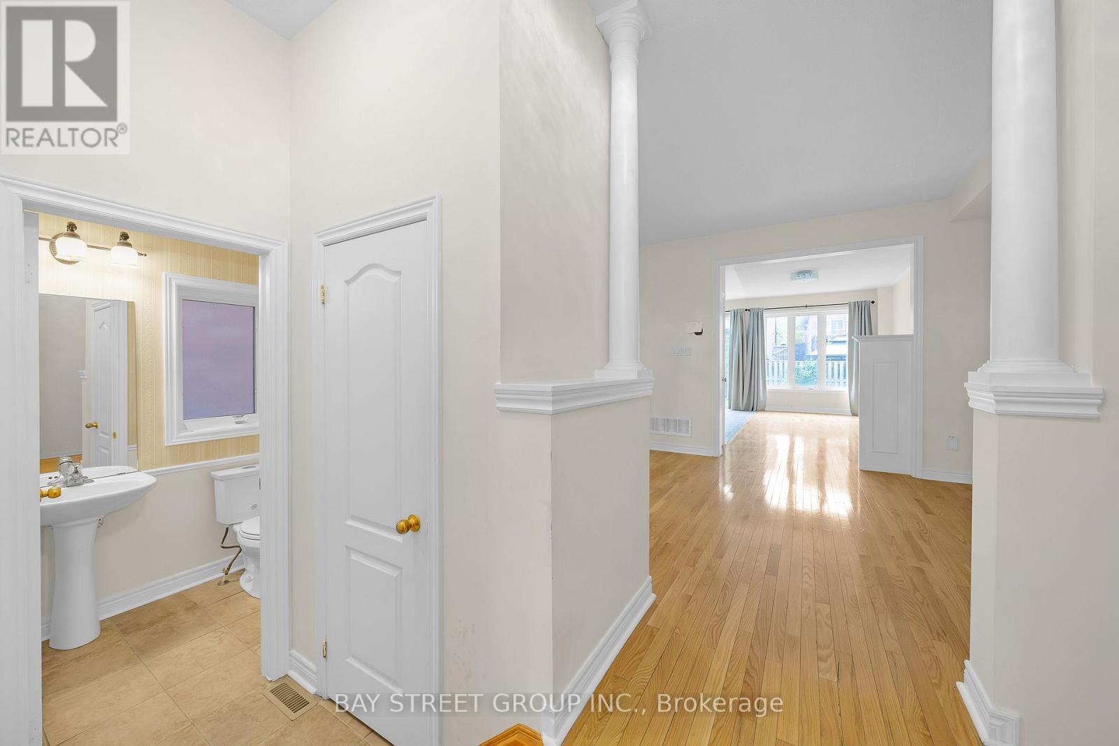 8 Carrier Crescent, Vaughan, Ontario  L6A 0T9 - Photo 6 - N12482511