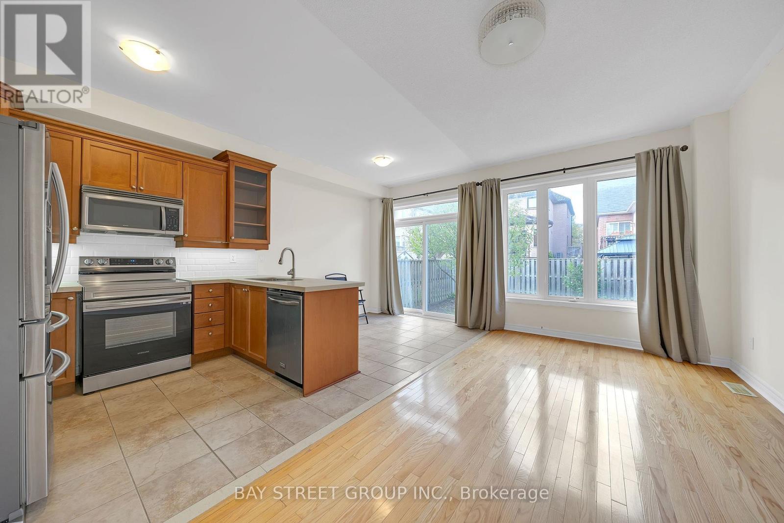 8 Carrier Crescent, Vaughan, Ontario  L6A 0T9 - Photo 9 - N12482511