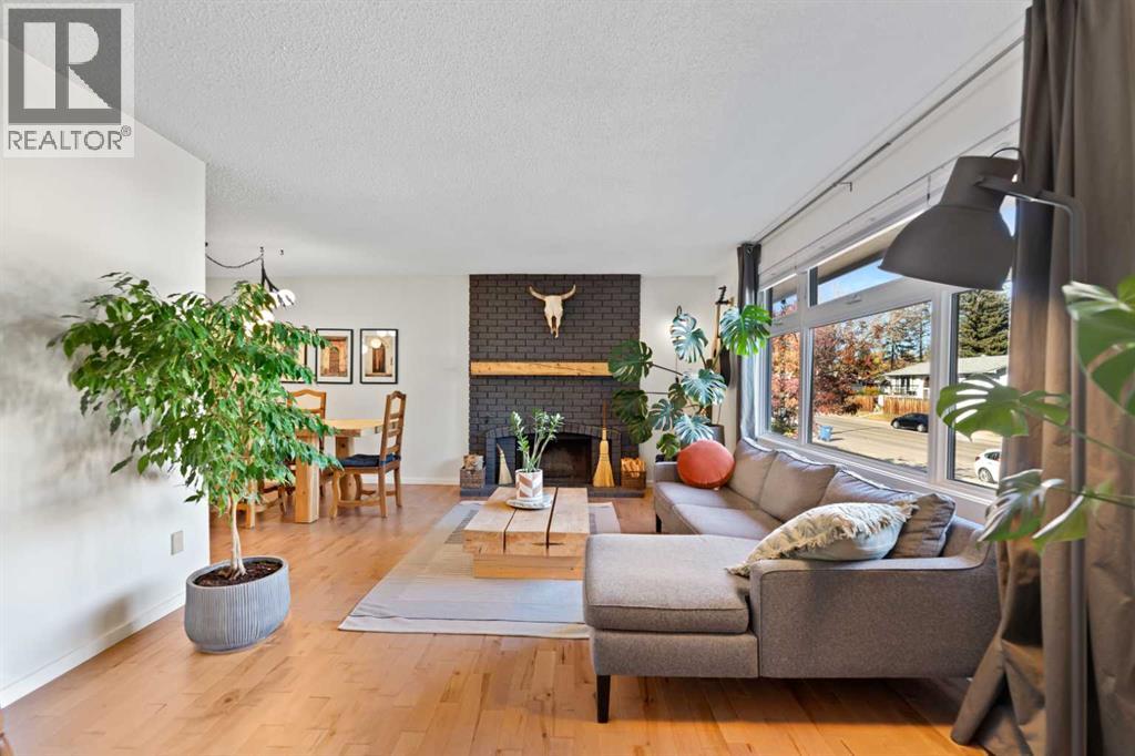 5003 Dalhart Road Nw, Calgary, Alberta  T3A 1C1 - Photo 3 - A2266080