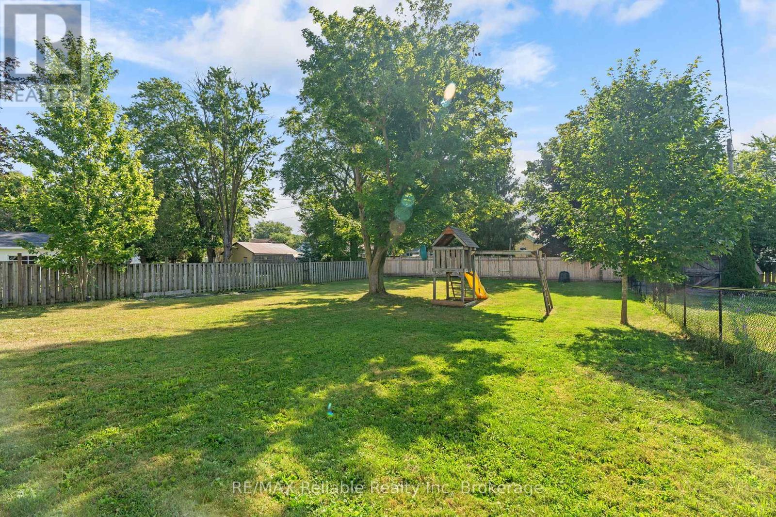 42 West William Street, Huron East, Ontario  N0K 1W0 - Photo 32 - X12482522