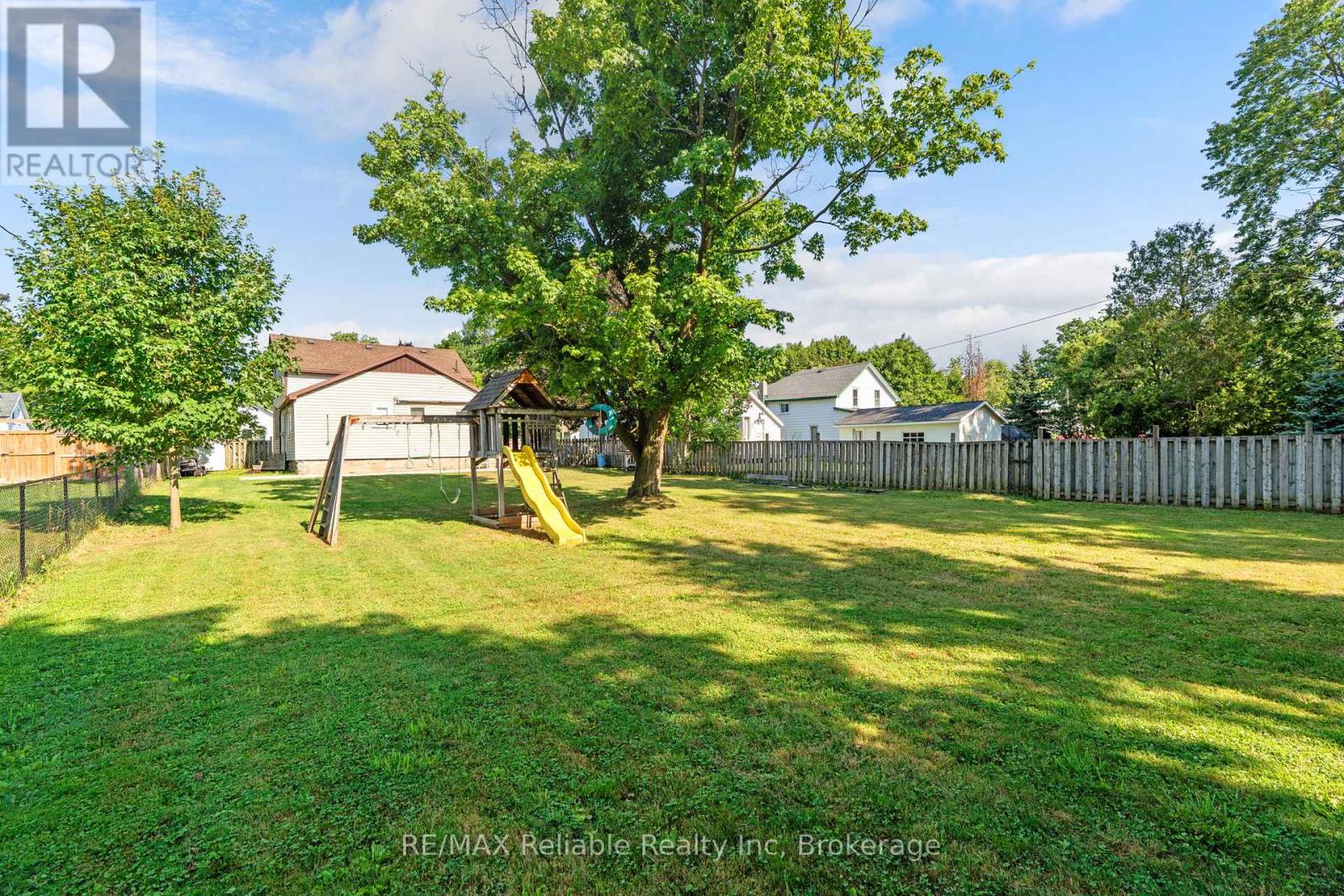 42 West William Street, Huron East, Ontario  N0K 1W0 - Photo 35 - X12482522