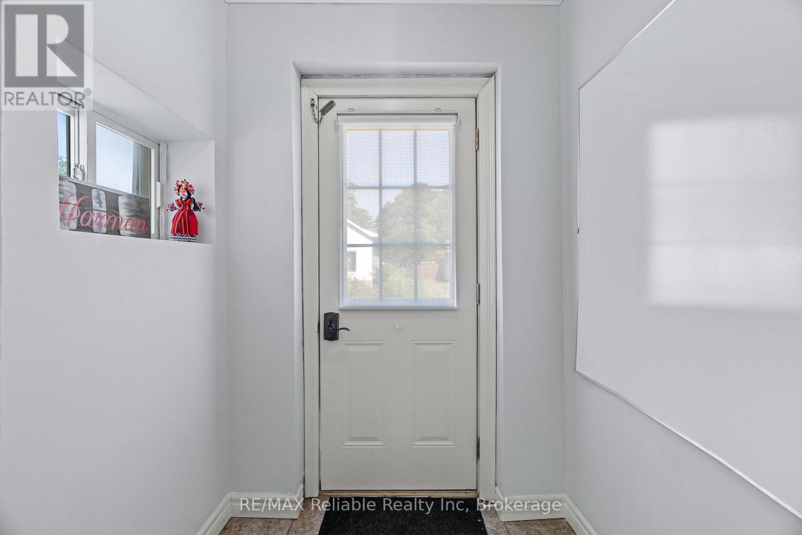 42 West William Street, Huron East, Ontario  N0K 1W0 - Photo 4 - X12482522