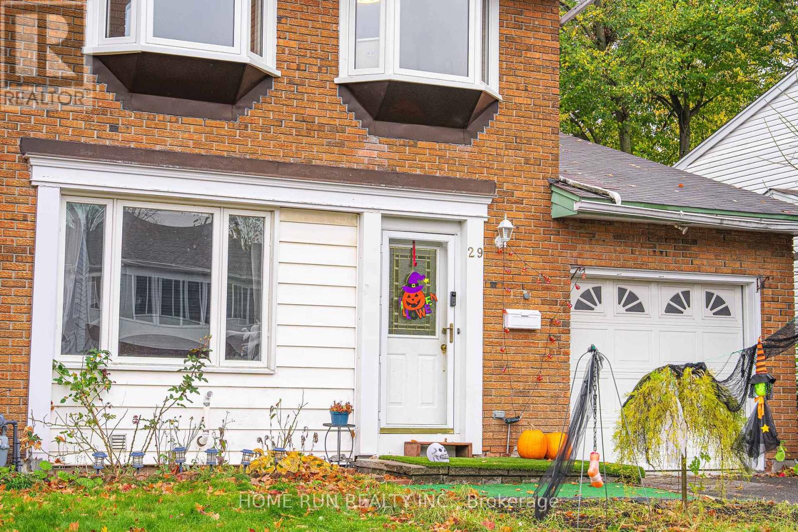 29 Cymbeline Drive, Ottawa, Ontario  K2H 7X9 - Photo 3 - X12482532