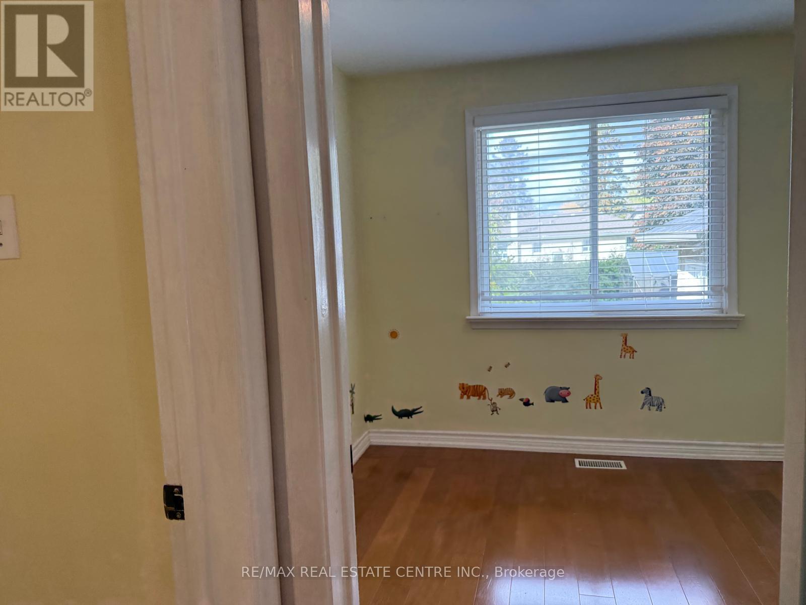 1377 Sheldon Avenue, Oakville, Ontario  L6L 2P9 - Photo 11 - W12481042