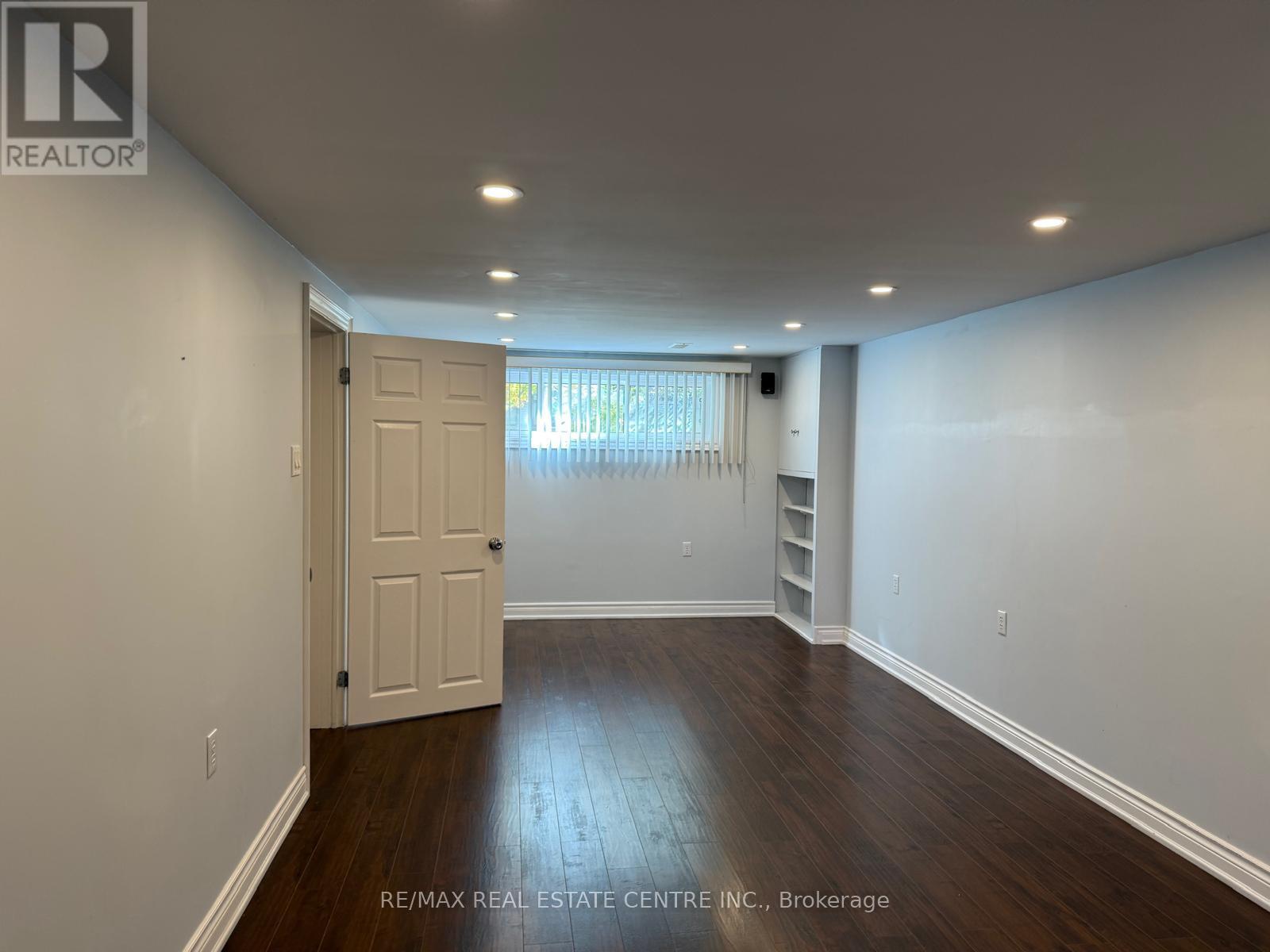 1377 Sheldon Avenue, Oakville, Ontario  L6L 2P9 - Photo 23 - W12481042