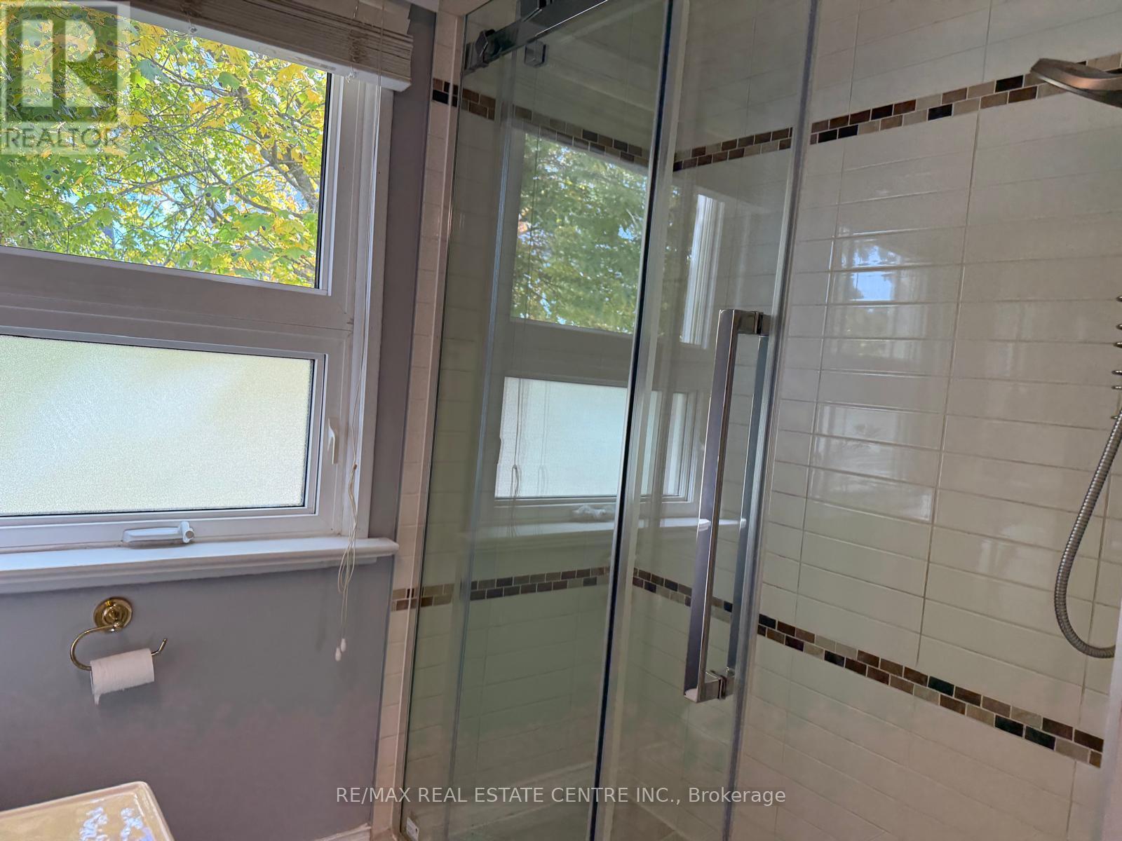 1377 Sheldon Avenue, Oakville, Ontario  L6L 2P9 - Photo 15 - W12481042