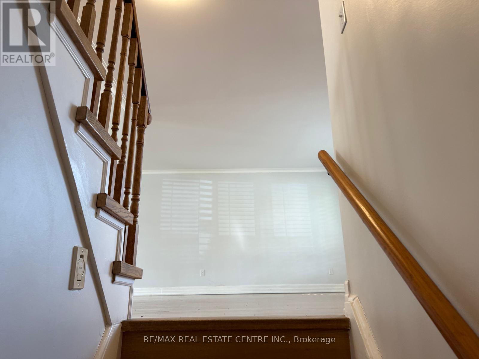 1377 Sheldon Avenue, Oakville, Ontario  L6L 2P9 - Photo 4 - W12481042