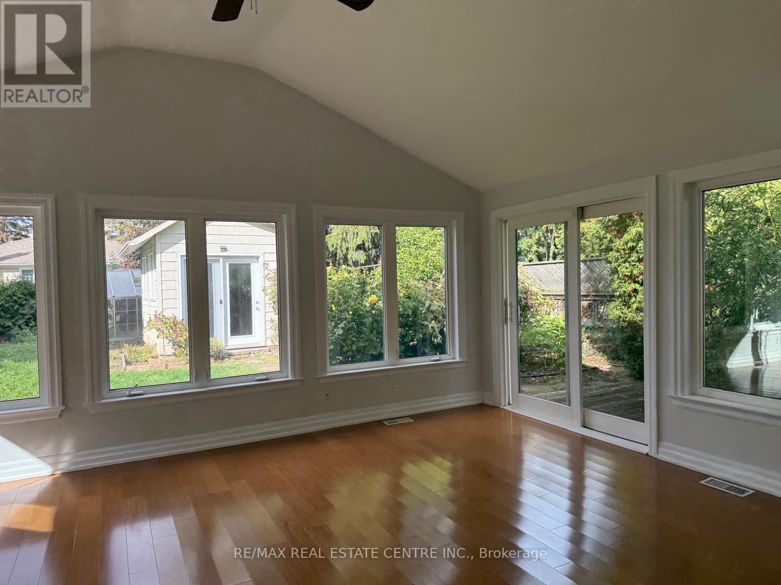 1377 Sheldon Avenue, Oakville, Ontario  L6L 2P9 - Photo 5 - W12481042