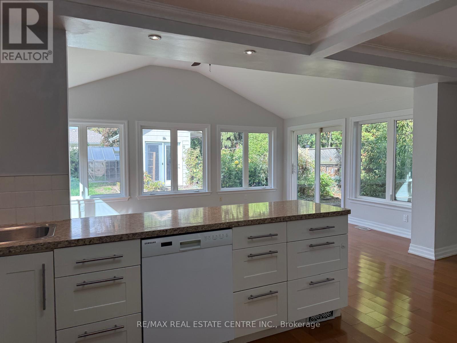 1377 Sheldon Avenue, Oakville, Ontario  L6L 2P9 - Photo 7 - W12481042