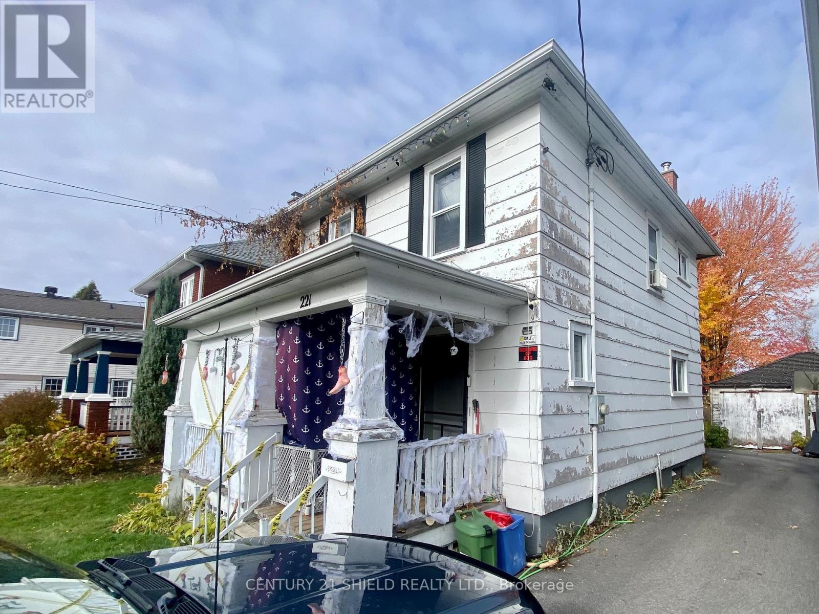221 5th Street E, Cornwall, Ontario  K6H 2L7 - Photo 2 - X12482520