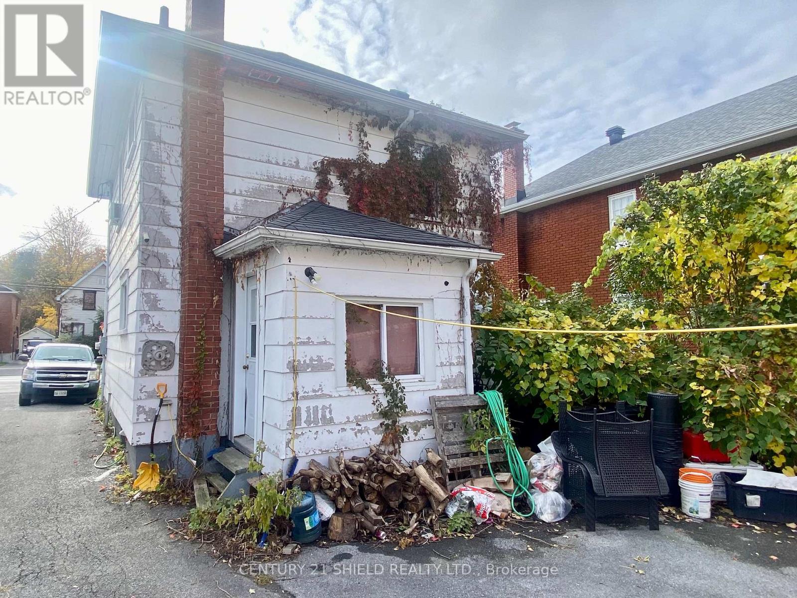 221 5th Street E, Cornwall, Ontario  K6H 2L7 - Photo 3 - X12482520