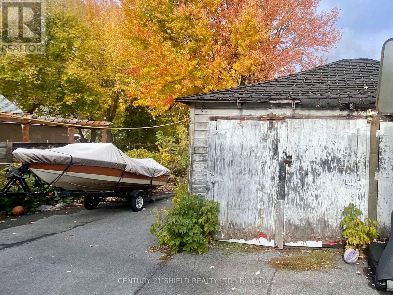 221 5th Street E, Cornwall, Ontario  K6H 2L7 - Photo 4 - X12482520