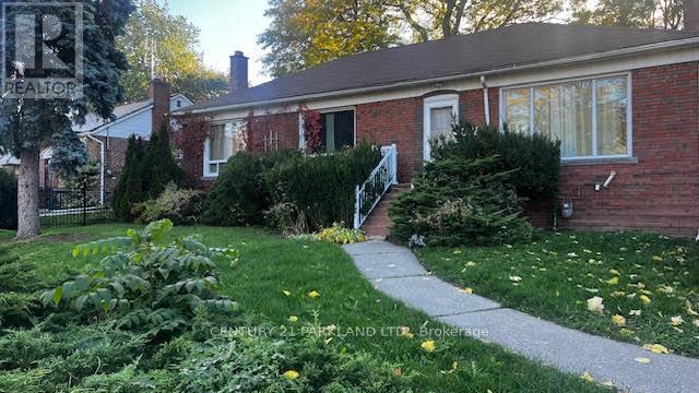 8 Kingsmere Crescent, Toronto, Ontario  M1M 3B3 - Photo 3 - E12482346