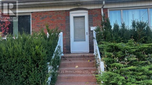 8 Kingsmere Crescent, Toronto, Ontario  M1M 3B3 - Photo 5 - E12482346