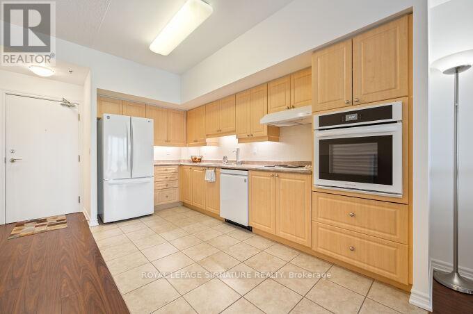 1003 - 810 Scollard Court, Mississauga, Ontario  L5V 0A4 - Photo 14 - W12481163