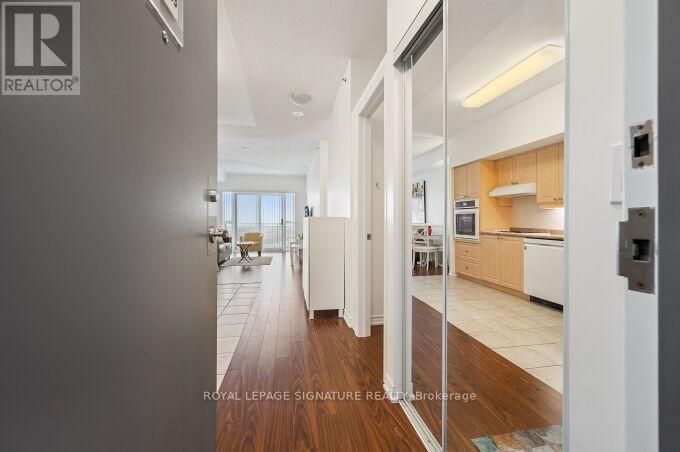 1003 - 810 Scollard Court, Mississauga, Ontario  L5V 0A4 - Photo 6 - W12481163